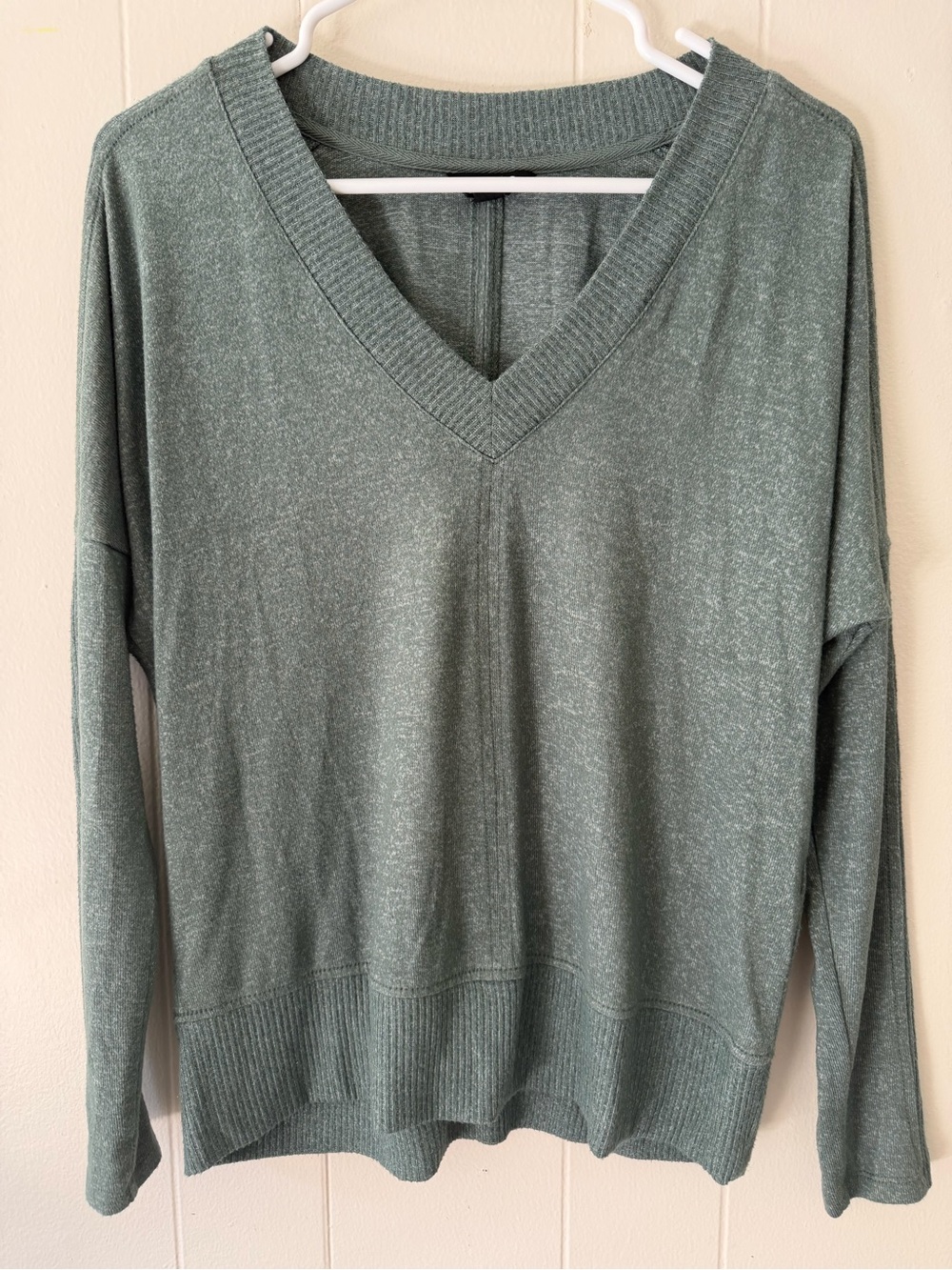 Buffalo David Bitton V-Neck Lightweight Sweater - Sage Green Size S Long Sleeve